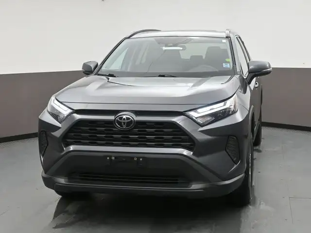 2024 Toyota RAV4 XLE AWD | SUNROOF | LOW MILEAGE - Photo 2