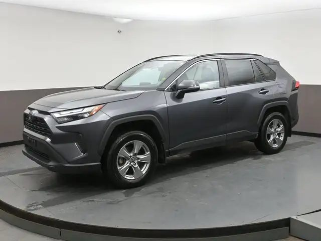 2024 Toyota RAV4 XLE AWD | SUNROOF | LOW MILEAGE - Photo 3