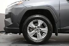 2024 Toyota RAV4 XLE AWD | SUNROOF | LOW MILEAGE - Photo 4
