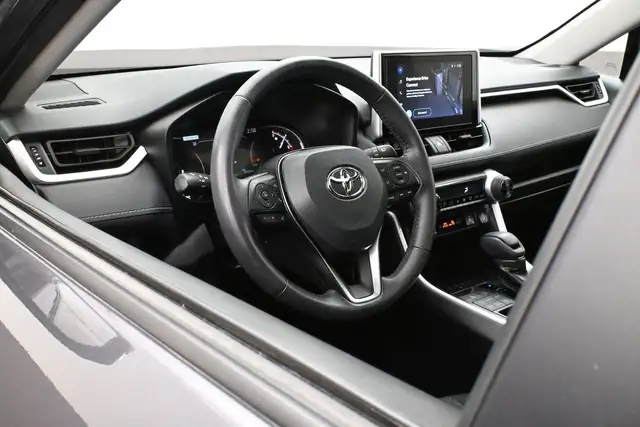 2024 Toyota RAV4 XLE AWD | SUNROOF | LOW MILEAGE - Photo 6