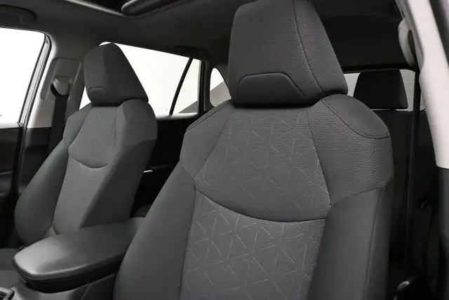 2024 Toyota RAV4 XLE AWD | SUNROOF | LOW MILEAGE - Photo 7