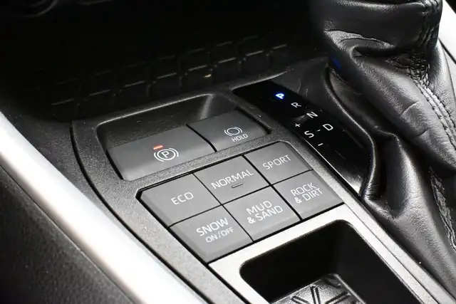2024 Toyota RAV4 XLE AWD | SUNROOF | LOW MILEAGE - Photo 9