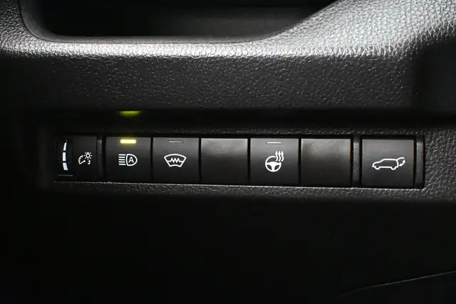 2024 Toyota RAV4 XLE AWD | SUNROOF | LOW MILEAGE - Photo 13
