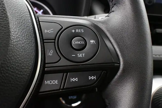2024 Toyota RAV4 XLE AWD | SUNROOF | LOW MILEAGE - Photo 18