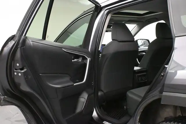 2024 Toyota RAV4 XLE AWD | SUNROOF | LOW MILEAGE - Photo 21