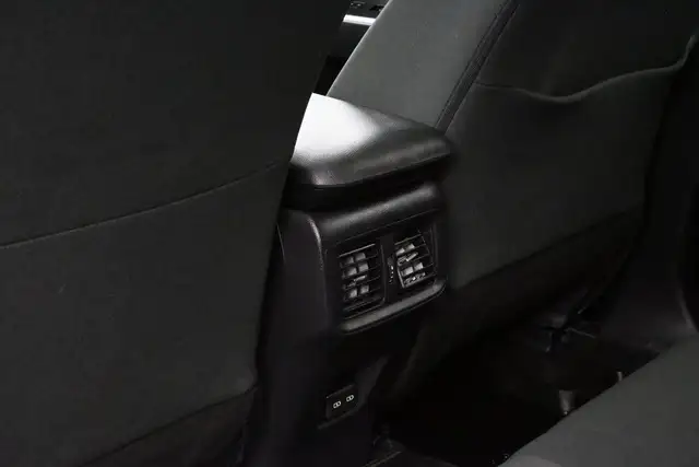2024 Toyota RAV4 XLE AWD | SUNROOF | LOW MILEAGE - Photo 22