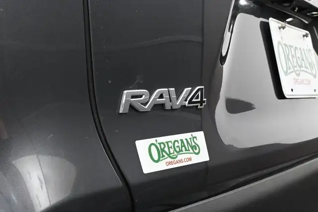 2024 Toyota RAV4 XLE AWD | SUNROOF | LOW MILEAGE - Photo 24