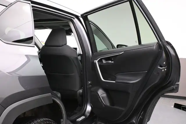 2024 Toyota RAV4 XLE AWD | SUNROOF | LOW MILEAGE - Photo 26