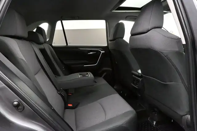 2024 Toyota RAV4 XLE AWD | SUNROOF | LOW MILEAGE - Photo 27