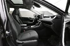 2024 Toyota RAV4 XLE AWD | SUNROOF | LOW MILEAGE - Photo 30