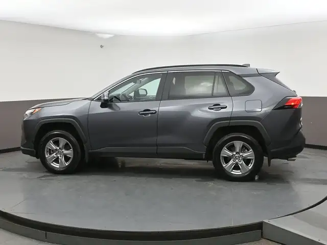 2024 Toyota RAV4 XLE AWD | SUNROOF | LOW MILEAGE - Photo 31