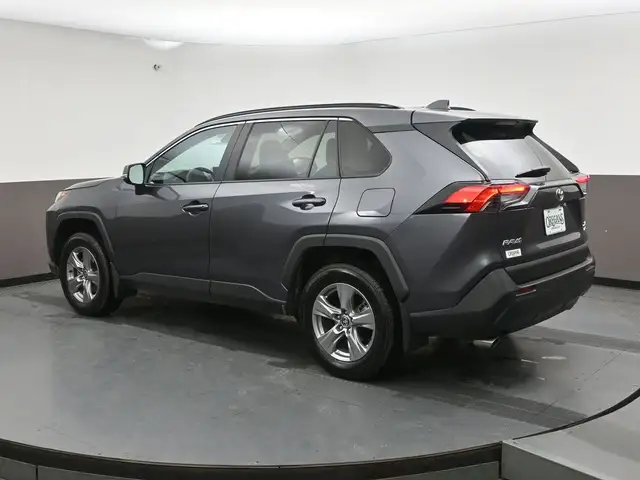 2024 Toyota RAV4 XLE AWD | SUNROOF | LOW MILEAGE - Photo 32