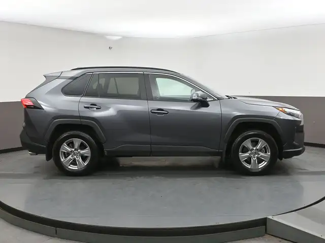 2024 Toyota RAV4 XLE AWD | SUNROOF | LOW MILEAGE - Photo 35