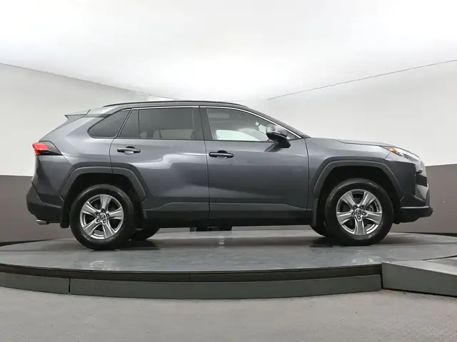 2024 Toyota RAV4 XLE AWD | SUNROOF | LOW MILEAGE - Photo 37