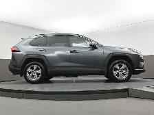 2024 Toyota RAV4 XLE AWD | SUNROOF | LOW MILEAGE - Photo 37