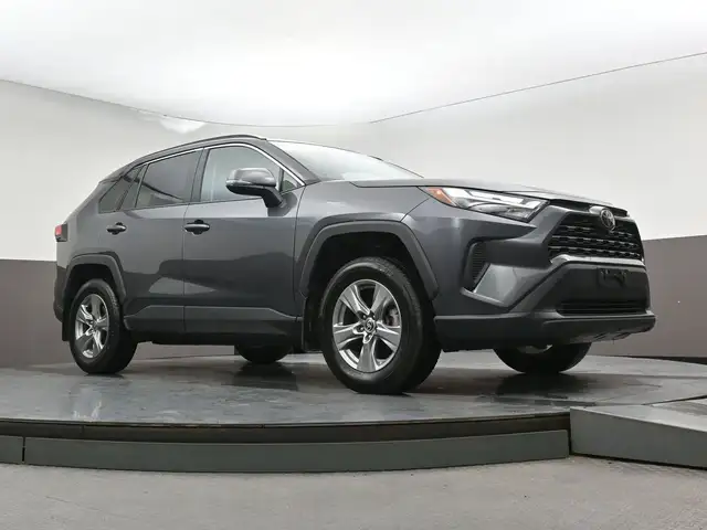 2024 Toyota RAV4 XLE AWD | SUNROOF | LOW MILEAGE - Photo 38