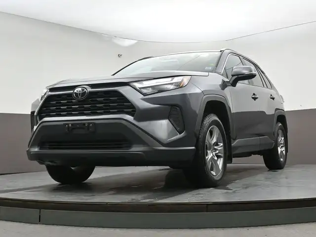 2024 Toyota RAV4 XLE AWD | SUNROOF | LOW MILEAGE - Photo 39