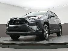 2024 Toyota RAV4 XLE AWD | SUNROOF | LOW MILEAGE - Photo 39