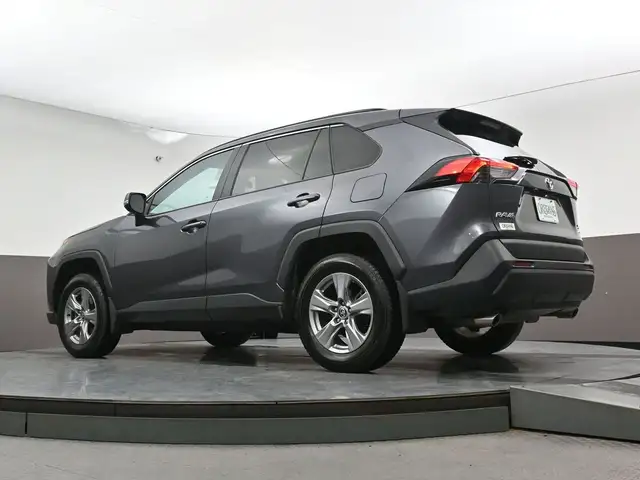 2024 Toyota RAV4 XLE AWD | SUNROOF | LOW MILEAGE - Photo 42