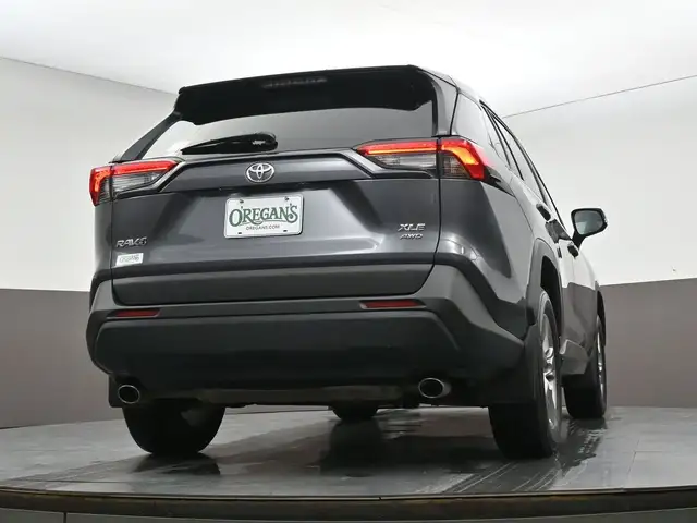 2024 Toyota RAV4 XLE AWD | SUNROOF | LOW MILEAGE - Photo 43