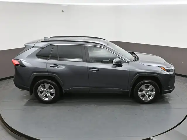 2024 Toyota RAV4 XLE AWD | SUNROOF | LOW MILEAGE - Photo 51