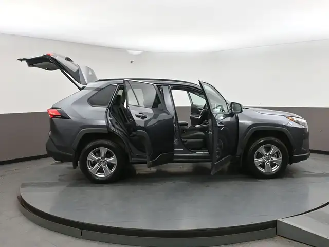 2024 Toyota RAV4 XLE AWD | SUNROOF | LOW MILEAGE - Photo 52