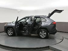 2024 Toyota RAV4 XLE AWD | SUNROOF | LOW MILEAGE - Photo 56