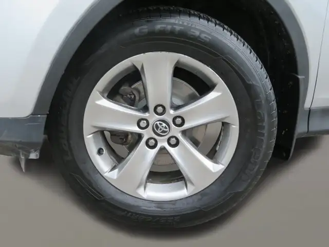 2015 Toyota RAV4 AWD 4dr XLE - Photo 3
