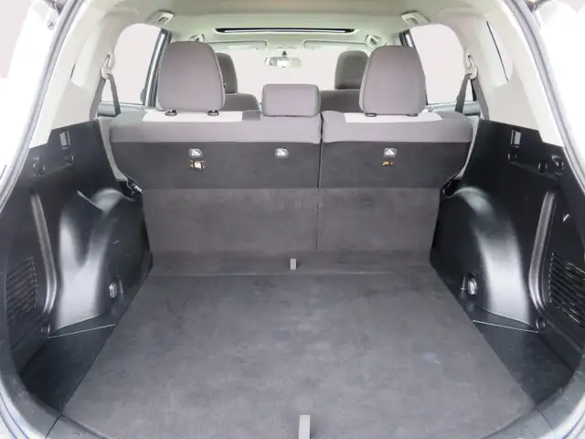 2015 Toyota RAV4 AWD 4dr XLE - Photo 10