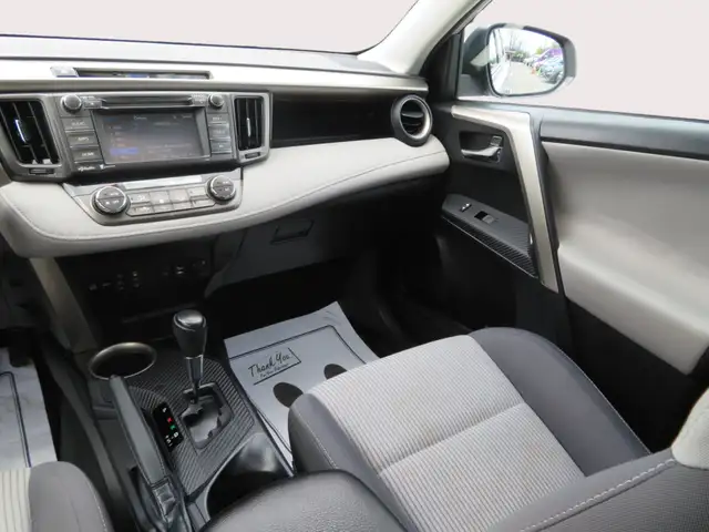 2015 Toyota RAV4 AWD 4dr XLE - Photo 17