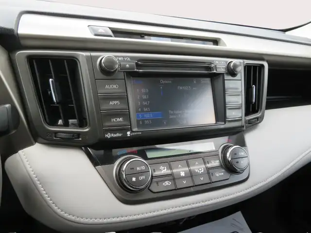 2015 Toyota RAV4 AWD 4dr XLE - Photo 20
