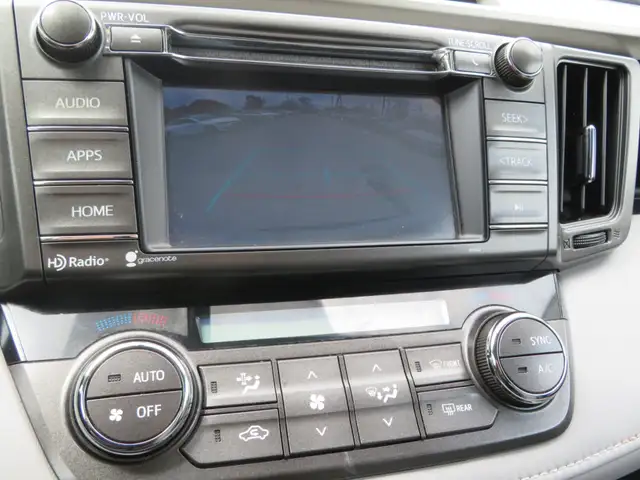 2015 Toyota RAV4 AWD 4dr XLE - Photo 21