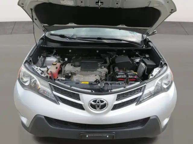 2015 Toyota RAV4 AWD 4dr XLE - Photo 28