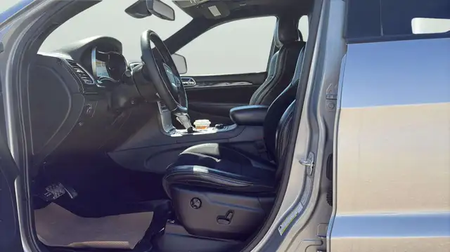 2016 Jeep Grand Cherokee 4WD 4dr SRT - Photo 12