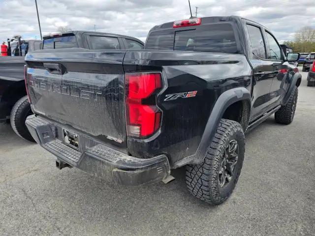 2024 Chevrolet Colorado - Photo 2
