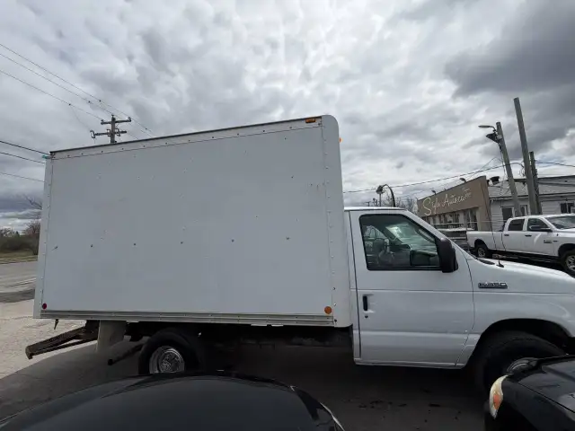 2011 FORD E-Series E 350 SD - Photo 2