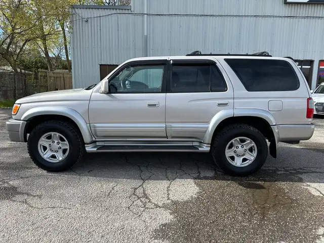 2000 Toyota 4Runner LIMITED | 4WD | LEATHER | SUNROOF | - Photo 2