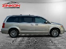 2016 Chrysler Town & Country TOURING-L | SUNROOF | CLEAN CARFAX - Photo 6