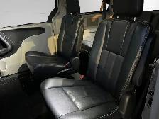 2016 Chrysler Town & Country TOURING-L | SUNROOF | CLEAN CARFAX - Photo 11