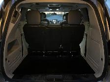 2016 Chrysler Town & Country TOURING-L | SUNROOF | CLEAN CARFAX - Photo 13