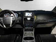 2016 Chrysler Town & Country TOURING-L | SUNROOF | CLEAN CARFAX - Photo 16