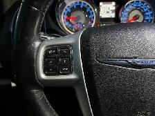 2016 Chrysler Town & Country TOURING-L | SUNROOF | CLEAN CARFAX - Photo 18