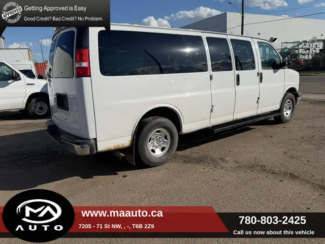 2014 GMC Savana 3500 155' Cargo Van - Photo 4