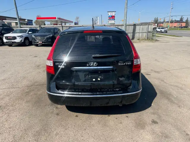 2010 Hyundai Elantra Touring GL, ONE OWNER, NO ACCIDENTS, ONLY 8 - Photo 4