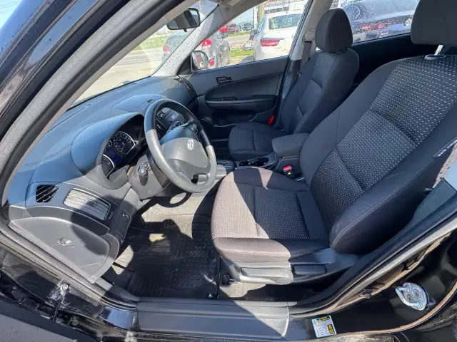 2010 Hyundai Elantra Touring GL, ONE OWNER, NO ACCIDENTS, ONLY 8 - Photo 9