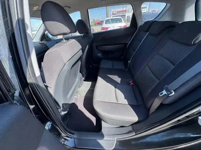 2010 Hyundai Elantra Touring GL, ONE OWNER, NO ACCIDENTS, ONLY 8 - Photo 10