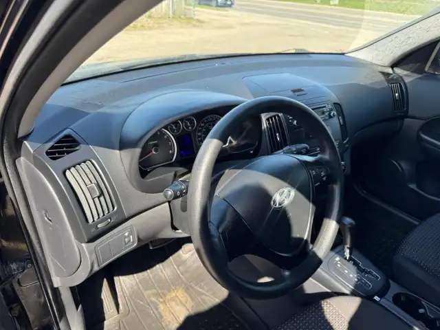 2010 Hyundai Elantra Touring GL, ONE OWNER, NO ACCIDENTS, ONLY 8 - Photo 11