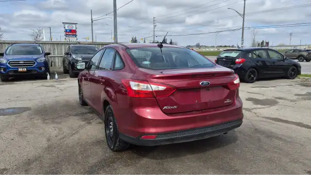 2013 Ford Focus SE, WELL MAINTAINED, ONLY 130KMS, CERTIFIED - Photo 3