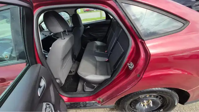 2013 Ford Focus SE, WELL MAINTAINED, ONLY 130KMS, CERTIFIED - Photo 10