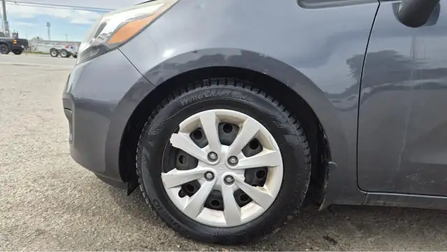 2014 Kia Rio LX , AUTO, SEDAN, 4 CYL, GREAT ON FUEL, CERTIFIED - Photo 17